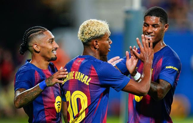 Sức mạnh Barcelona: 19 bàn/5 trận và 'cơn đau đầu' của Flick