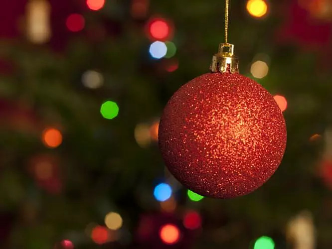 Bí quyết chụp ảnh bokeh lung linh với đồ trang trí Giáng sinh