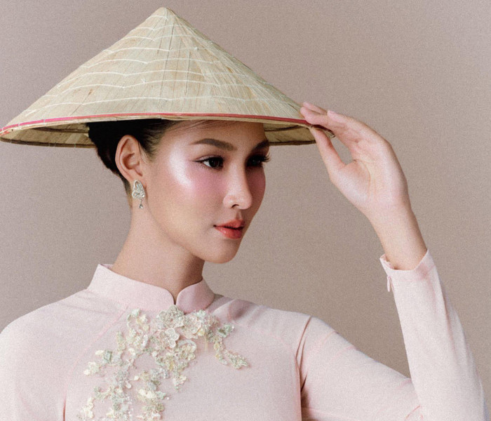 Hoa hậu Thái Lan Mooham gây ấn tượng khi diện áo dài Việt Nam