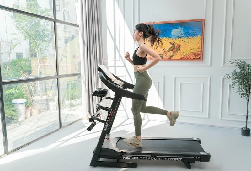 Nên mua xe đạp tập thể dục hay máy chạy bộ?
