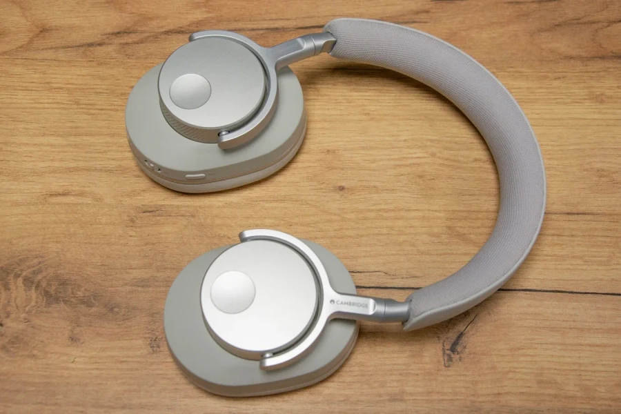 Melomania P100: Tai nghe đầu tay của Cambridge Audio có đáng giá?