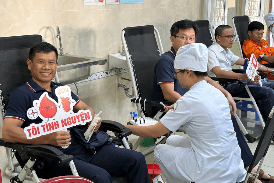 ​Công ty ĐHĐ lan tỏa thông điệp Vạn trái tim - Một tấm lòng qua Tuần lễ hồng EVN lần thứ XI