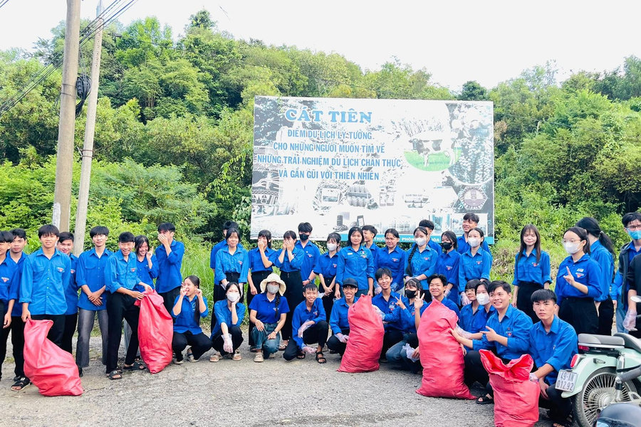 Tuổi trẻ xã Cát Tiên xung kích xây dựng nông thôn mới
