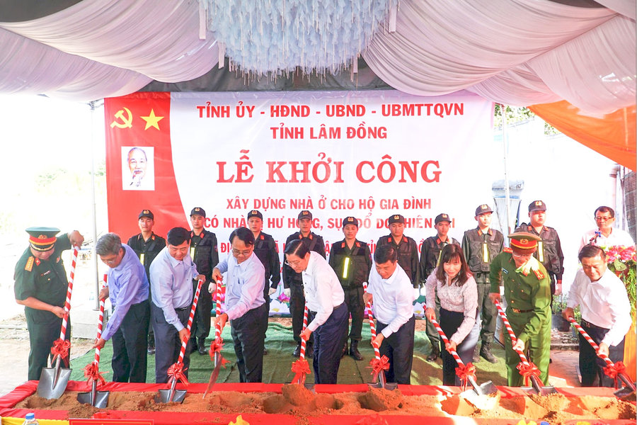 Trưởng Ban Nội chính Trung ương Phan Đình Trạc dự Lễ khởi công xây dựng nhà cho người dân Lâm Đồng