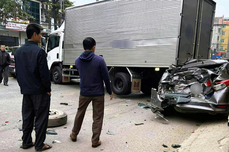 Thanh Hóa: Tai nạn liên hoàn 6 ô tô trên Quốc lộ 1A