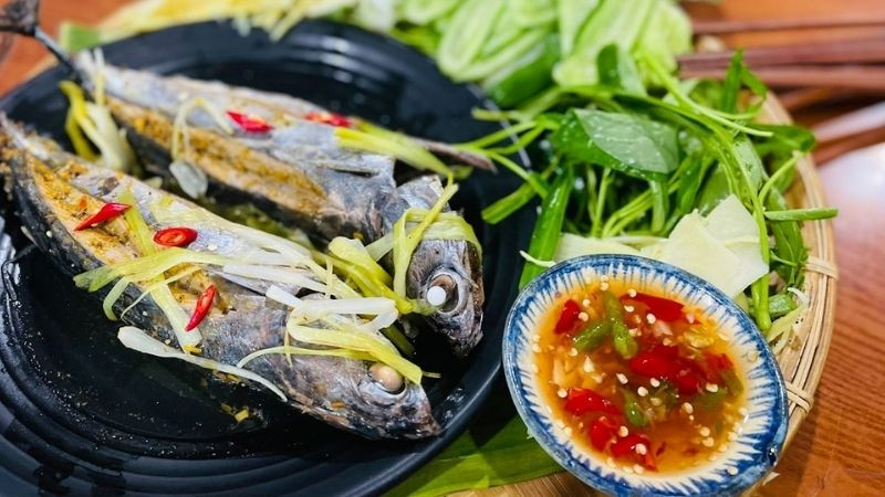Cách làm cá nục hấp cuốn bánh tráng đơn giản tại nhà