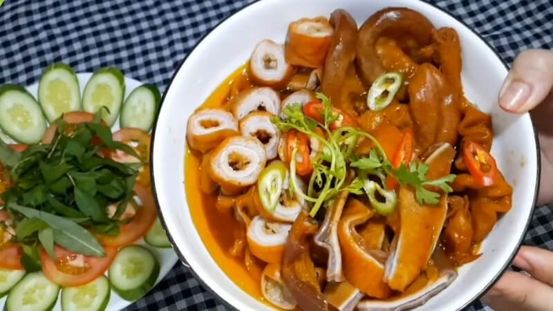 Cách làm phá lấu lòng heo mềm ngon, đậm đà chuẩn vị miền Tây