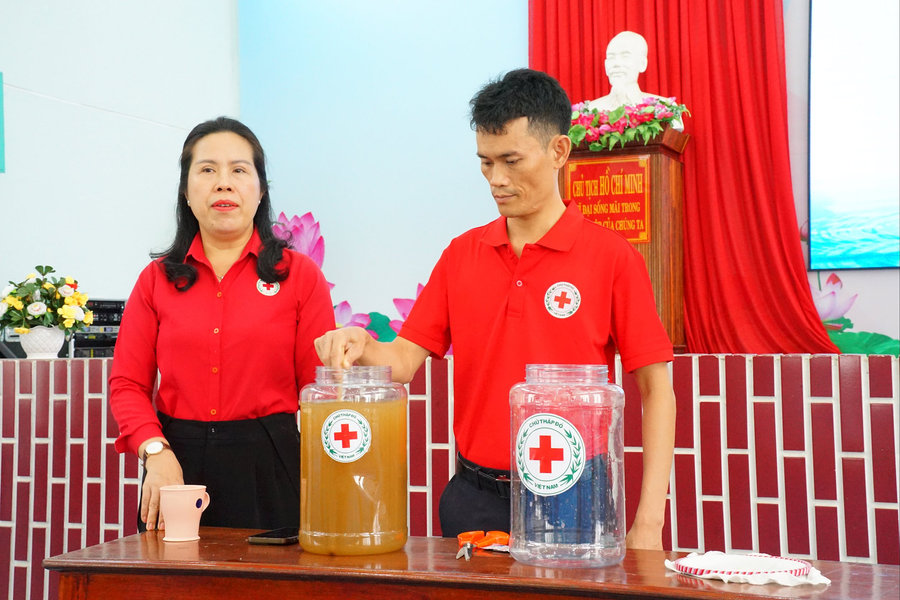 Hỗ trợ nước uống sạch cho người dân vùng thiên tai Lâm Đồng