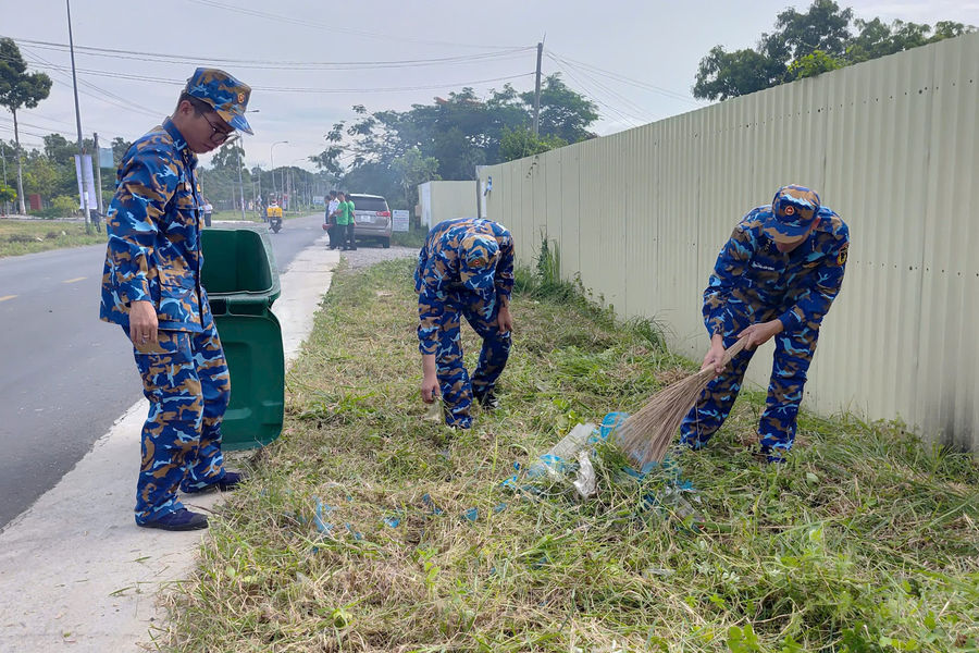 Tiến Thành vệ sinh môi trường bằng hành động cụ thể