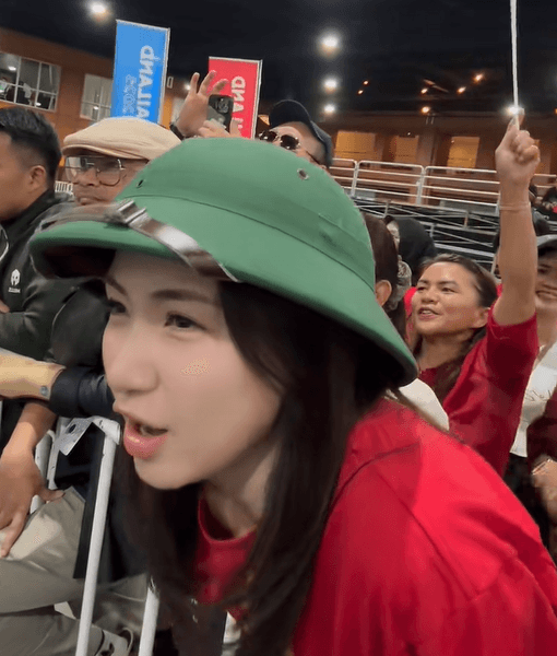 Hòa Minzy gây chú ý tại SEA Games 33 với màn cổ vũ nảy lửa
