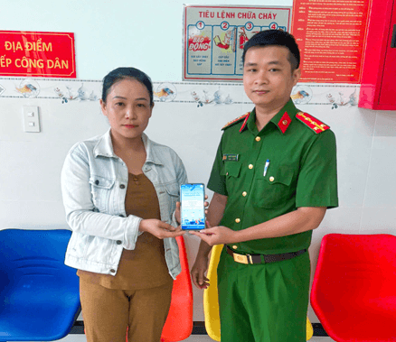 Người phụ nữ trình báo Công an sau khi tài khoản nhận số tiền lớn