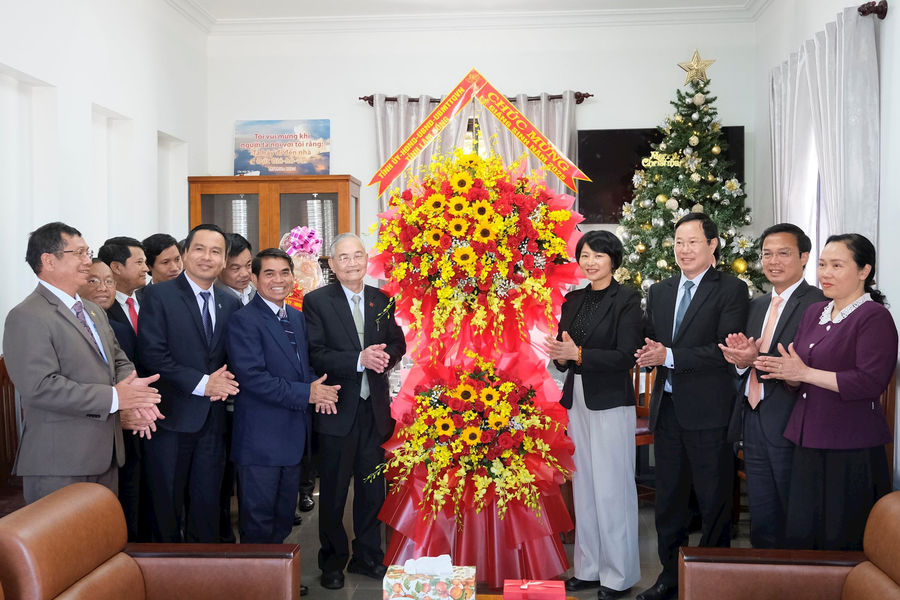 Phó Bí thư Tỉnh ủy Lâm Đồng Phạm Thị Phúc chúc mừng Giáng sinh 2025 đồng bào Tin Lành
