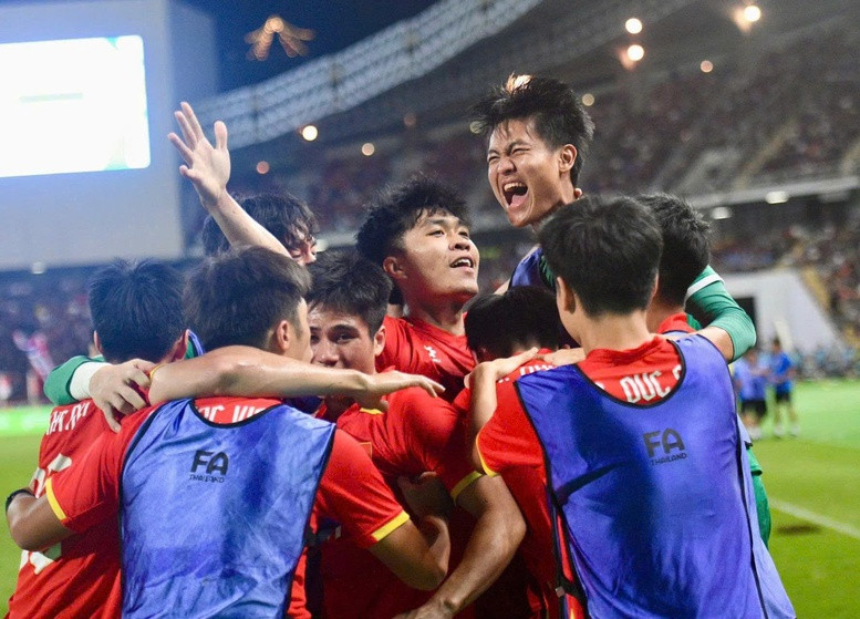 Thủ tướng gửi thư chúc mừng Đội tuyển bóng đá nam U22 và Đội tuyển nữ Futsal quốc gia Việt Nam giành Huy chương Vàng SEA Games