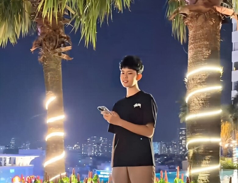 Con trai Trương Quỳnh Anh 13 tuổi cao 1m8, ngoại hình khác lạ
