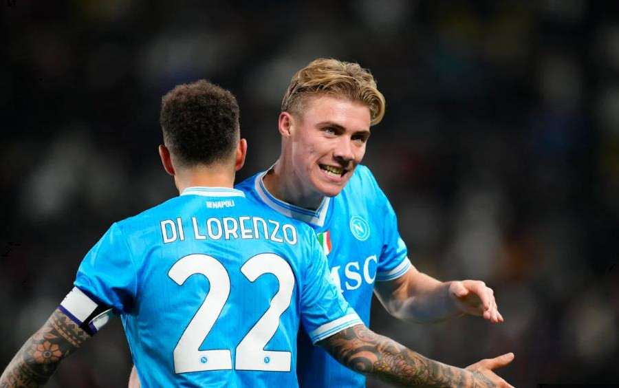 Napoli hạ Milan 2-0, thẳng tiến vào chung kết Siêu cúp Ý