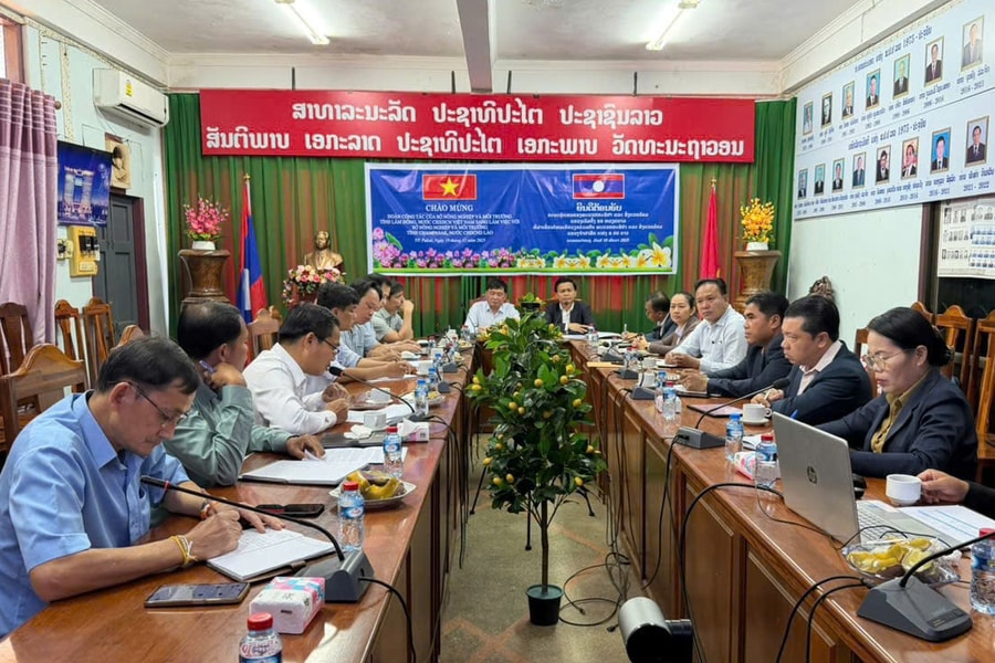 Lâm Đồng tập huấn kỹ thuật canh tác rau, cây ăn quả cho tỉnh Champasak (Lào)