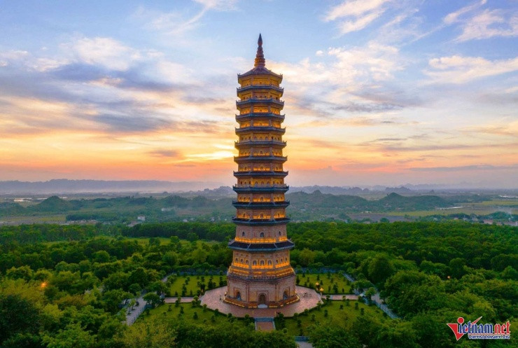 Ninh Bình: Chiêm bái bảo tháp cao nhất châu Á tại chùa Bái Đính
