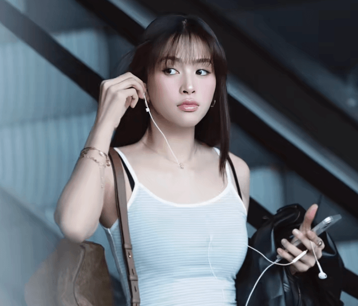 Hoa hậu Tiểu Vy gây sốt với nhan sắc tỷ lệ vàng khi bắt trend trạm tỷ