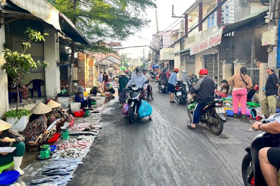 Sức hút chợ Cẩm Xìn