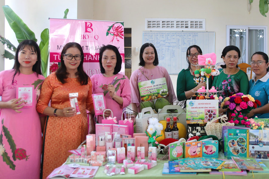 Cô gái biến vỏ thanh long thành mỹ phẩm