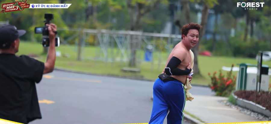 Trấn Thành gây chú ý với vóc dáng trong Running Man Việt Nam