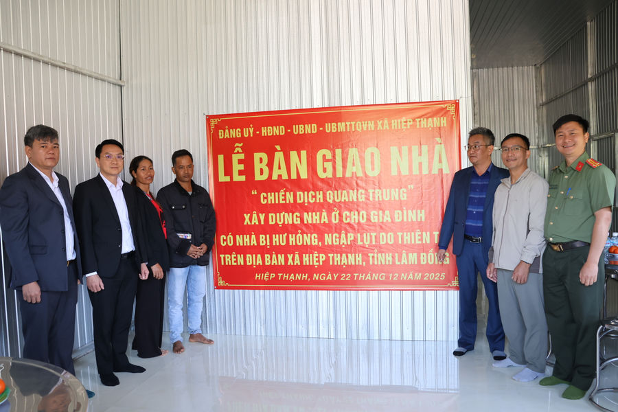 Xã Hiệp Thạnh bàn giao nhà “Chiến dịch Quang Trung”
