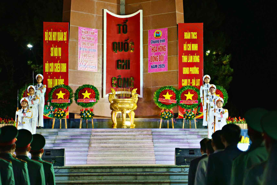 Phó Bí thư Tỉnh ủy Lâm Đồng Bùi Thắng dự đêm tri ân “Hoa hồng – Đồng đội”
