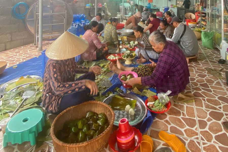 Giữ mạch nguồn văn hóa từ bánh truyền thống Chăm