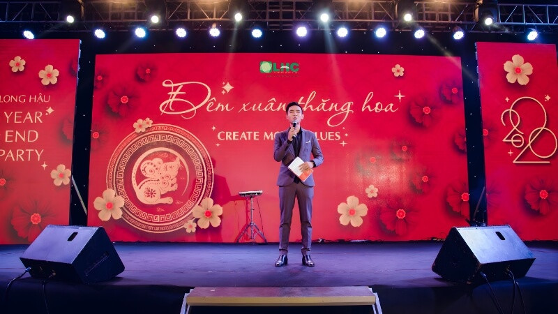 Cách viết bài phát biểu tổng kết năm ấn tượng và các mẫu tham khảo hay nhất