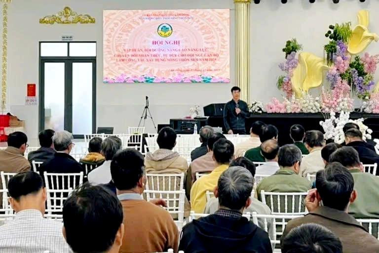 Nâng tầm nhân lực, bộ máy nông thôn mới