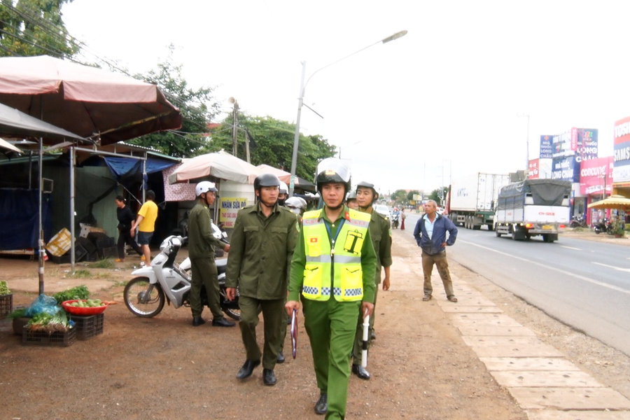 Ðắk Mil tăng cường bảo đảm trật tự an toàn giao thông dịp Giáng sinh
