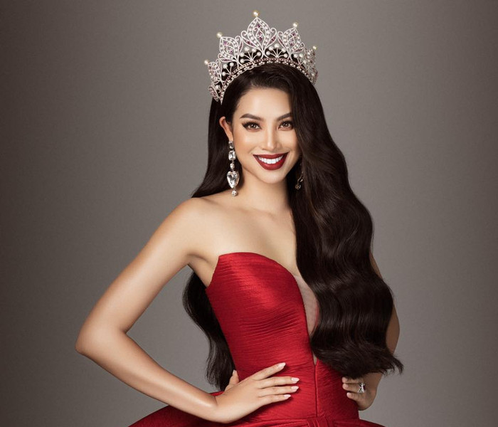 Cận cảnh gương mặt mộc của Phạm Hương sau 7 năm rời showbiz