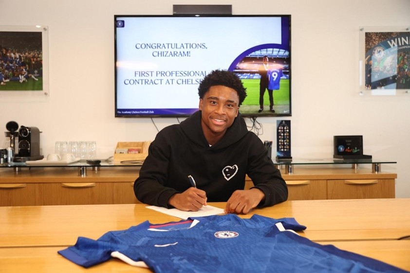 Chelsea trói chân 'sát thủ' 17 tuổi Chizaram Ezenwata