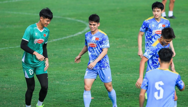 HLV Kim Sang-sik rèn thể lực cho U23 Việt Nam đấu Tây Á