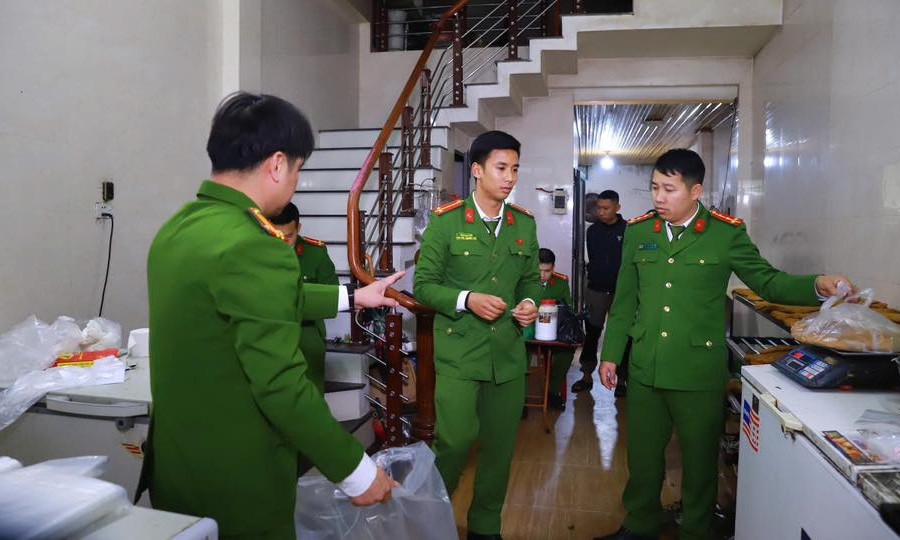 Tuyên Quang: Thu giữ gần 170kg giò chả chứa hàn the tại chợ Tam Cờ