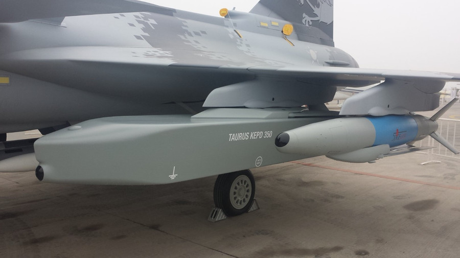 Thụy Điển đẩy nhanh tích hợp tên lửa Taurus cho tiêm kích Gripen