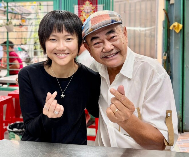 NSND Việt Anh sum họp bên con gái và vợ cũ