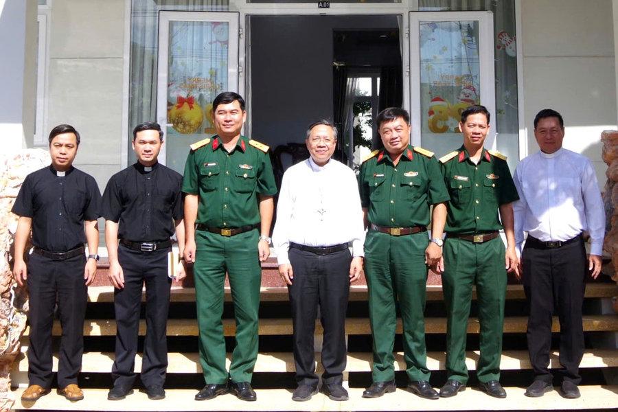 Bộ Chỉ huy Quân sự tỉnh Lâm Đồng thăm Tòa Giám mục Phan Thiết