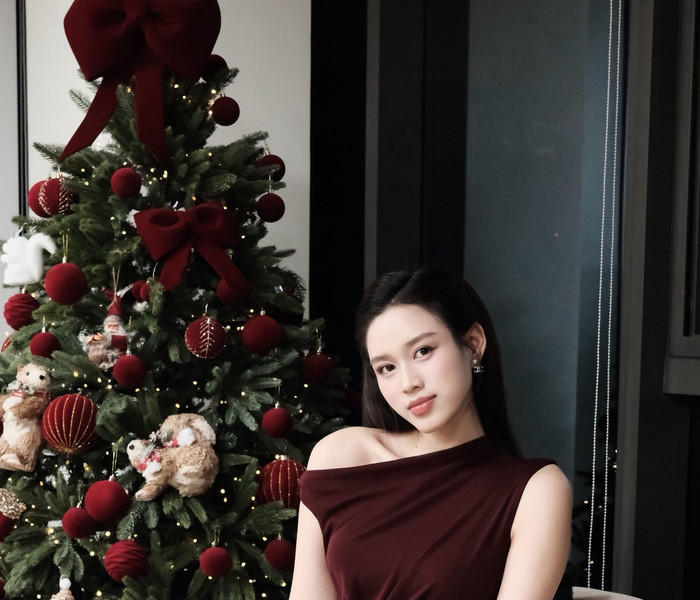 Đỗ Thị Hà khoe nhan sắc quyến rũ trong bộ ảnh Giáng sinh