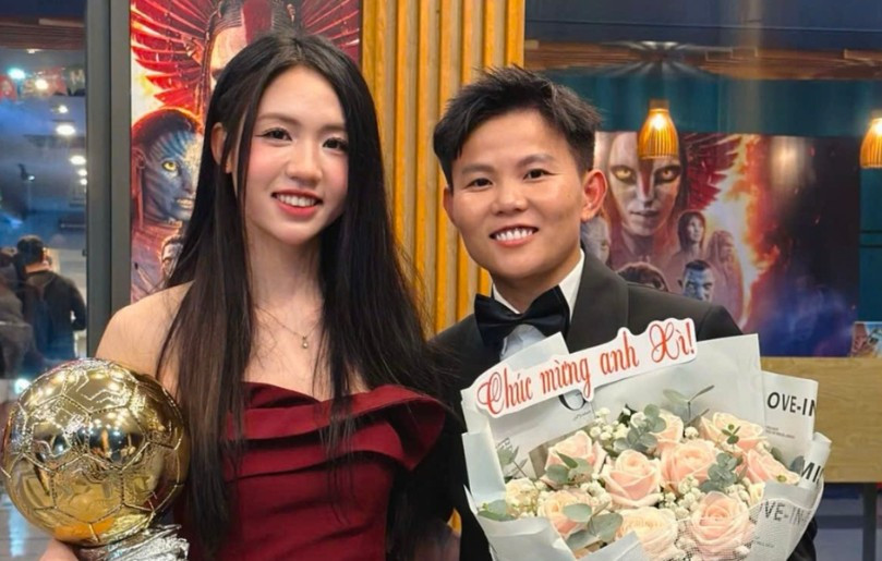 Trần Thị Duyên chúc mừng Quả bóng Vàng Nguyễn Thị Bích Thùy