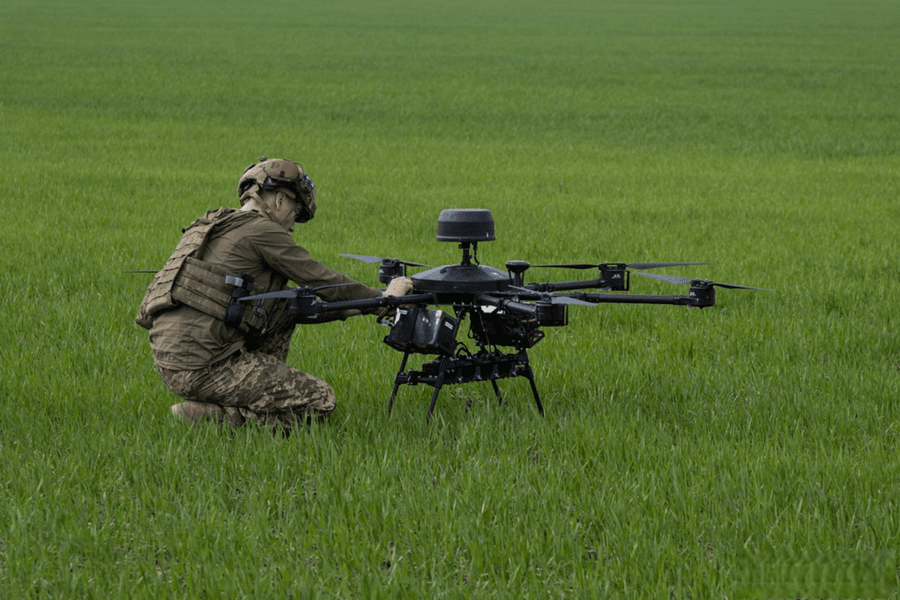 Nga thừa nhận thiếu hụt UAV hạng nặng, Trung Quốc ra mắt tàu kho tên lửa