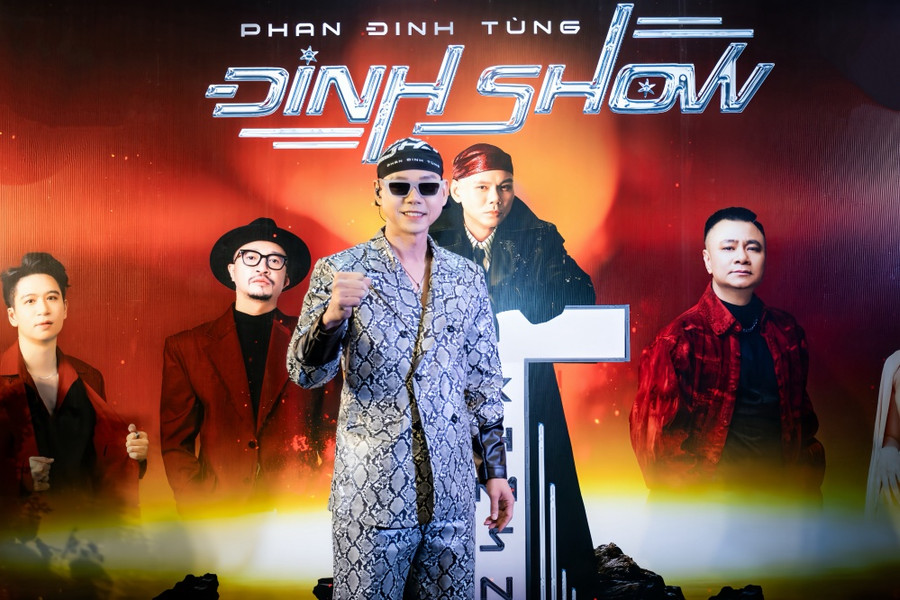 Phan Đinh Tùng mừng tuổi 50 bằng đêm nhạc Đinh Show tại Hà Nội