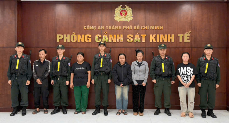 TP.HCM: Triệt phá cơ sở sản xuất hàng trăm nghìn chai dầu gió giả