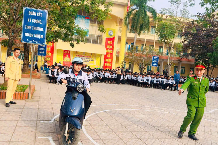 Hà Nội: Hướng dẫn kỹ năng lái xe gắn máy an toàn cho học sinh trung học phổ thông