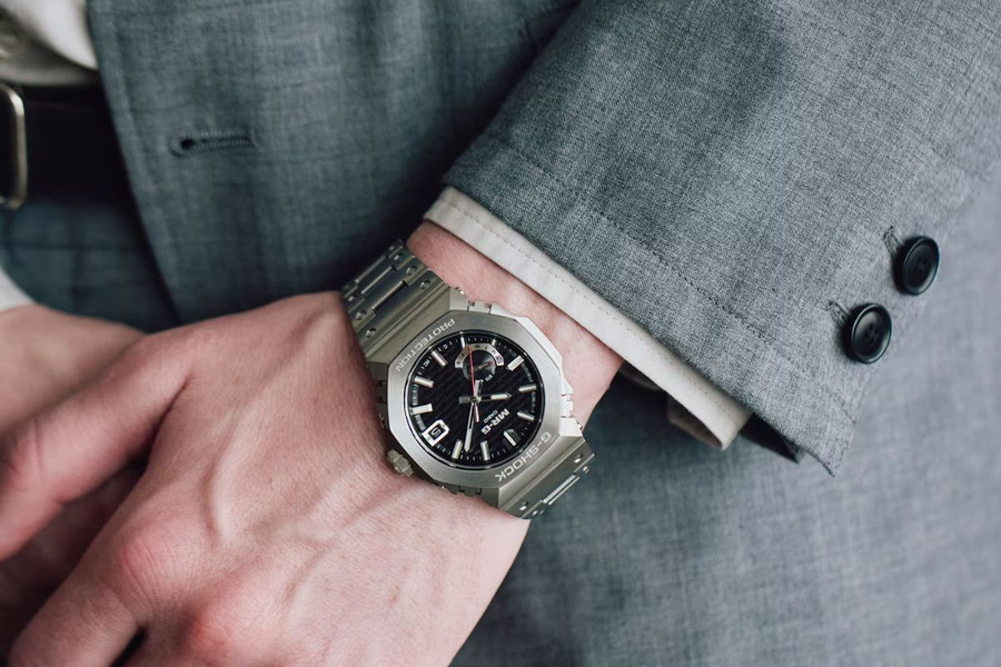 Casio sắp ra mắt đồng hồ G-Shock MRG-B2100D vỏ Titanium với mặt số xanh ấn tượng