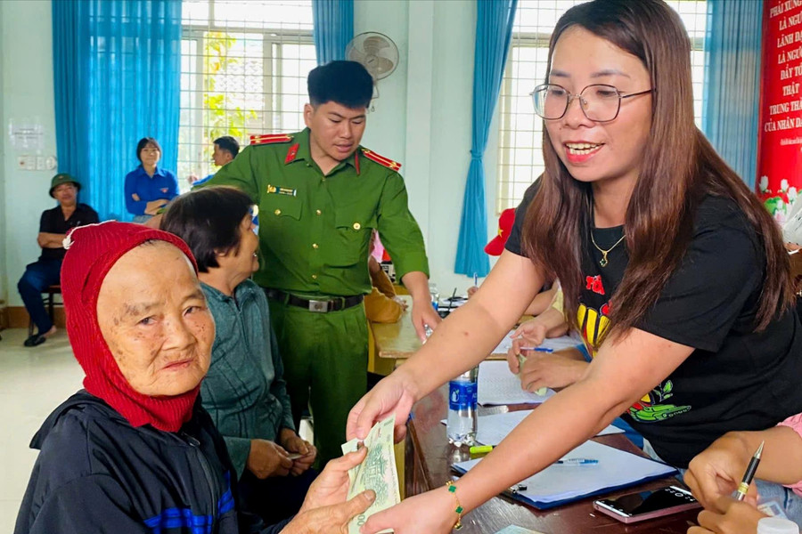 Các địa phương Lâm Đồng bắt đầu gởi quà của Chính phủ