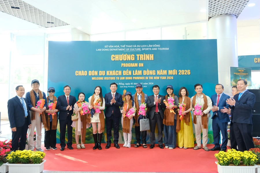Lam Dong Leaders Welcome First Visitors of the 2026 New Year