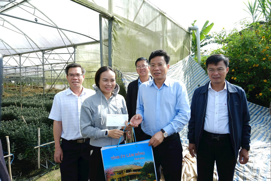 Gian khó qua đi, tình người ở lại