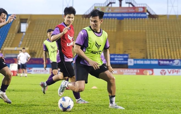 Hồ Tấn Tài sắp tái xuất V-League sau một năm điều trị đứt dây chằng