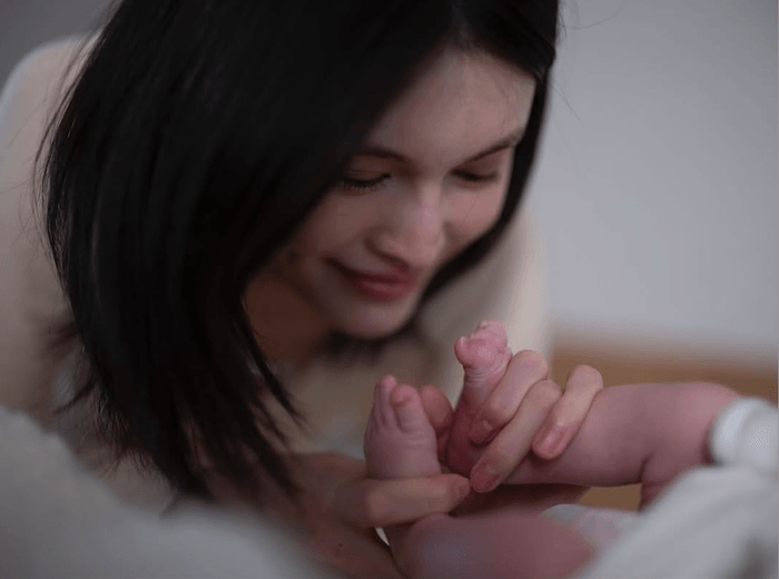 Siêu mẫu Hà Tuệ lần đầu công khai ảnh gia đình bên Trần Vỹ Đình